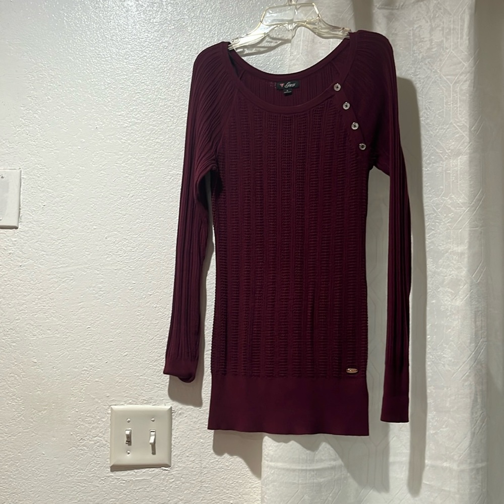 Guess sweater size Small